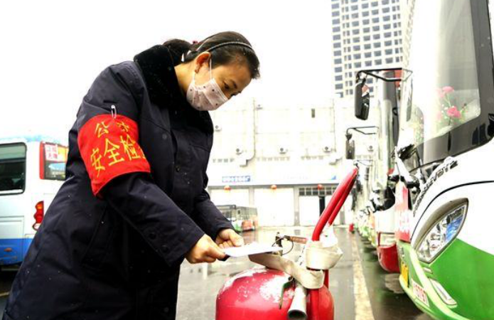 春風(fēng)拂面 笑靨如花：致邯鄲公交最美抗“疫”女神