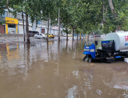 暴雨中彰顯奉獻和擔當——記館陶縣永濟路雨污分流項目經(jīng)理部馳援館陶暴雨搶險