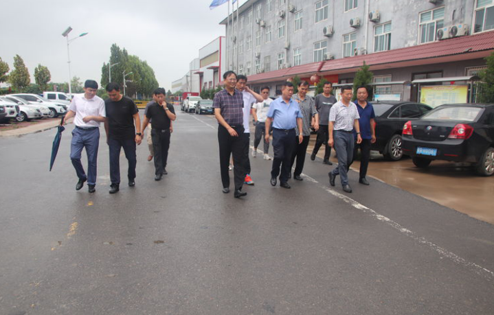 交投集團總經(jīng)理霍耀彬蒞臨光太公司公路建養(yǎng)中心檢查指導防汛工作