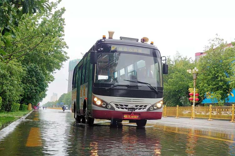 啟動(dòng)公交指揮救援車 為市民乘車保駕護(hù)航